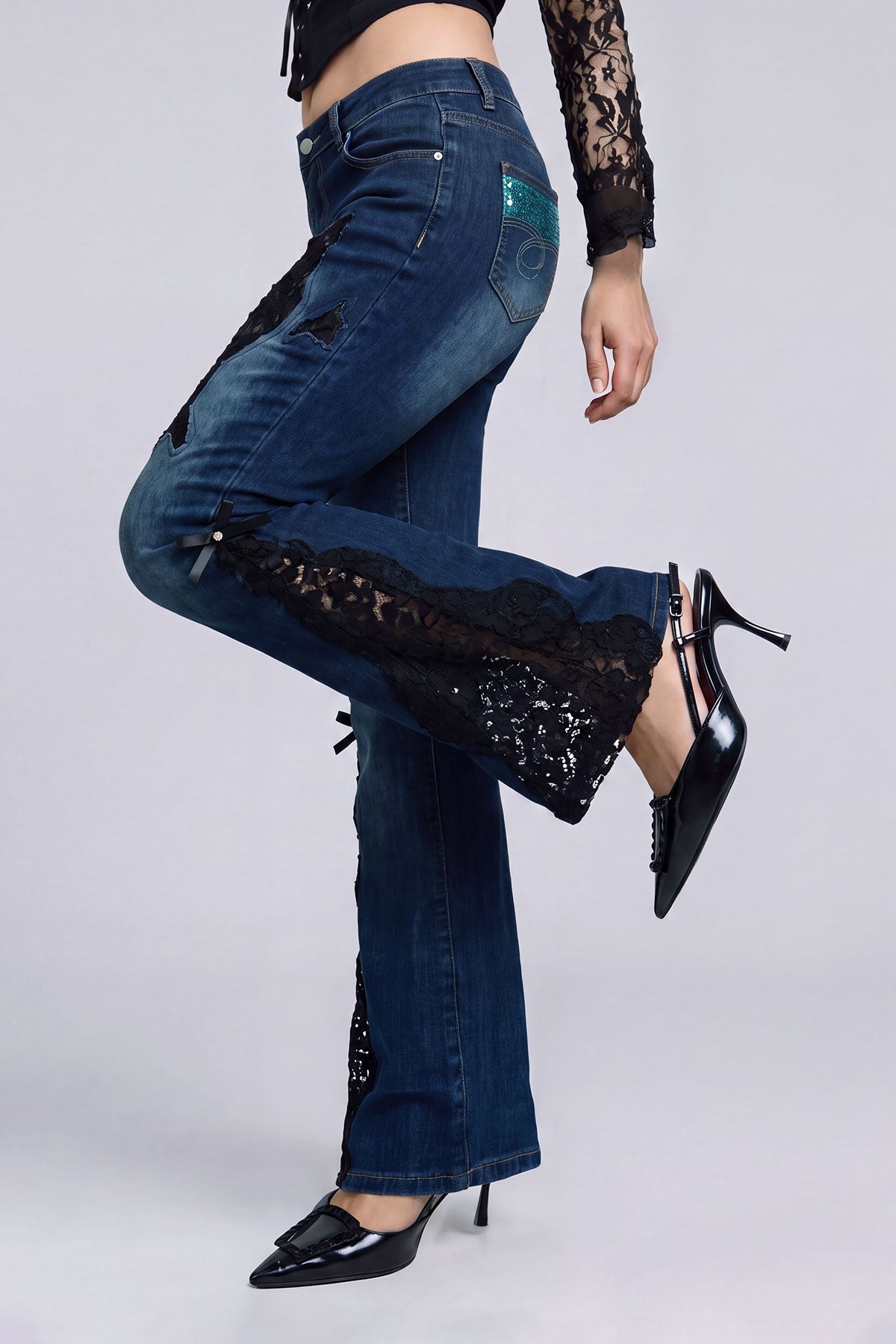 Kennedy Dantel ve Dekonstrüksiyon Detaylı Bootcut Jean Pantolon