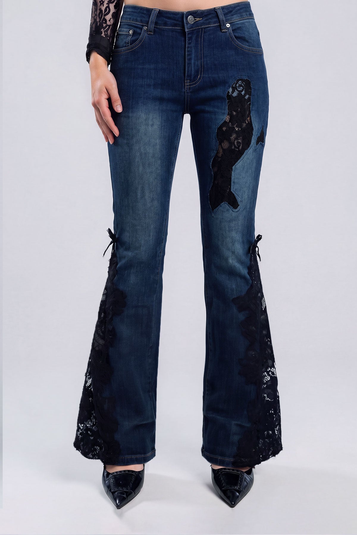 Kennedy Dantel ve Dekonstrüksiyon Detaylı Bootcut Jean Pantolon
