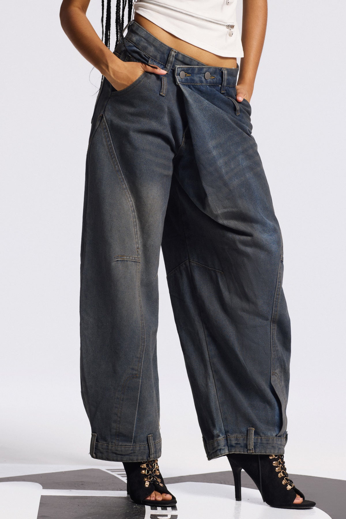 Bilal Desenli Asimetrik Baggy Jean Pantolon