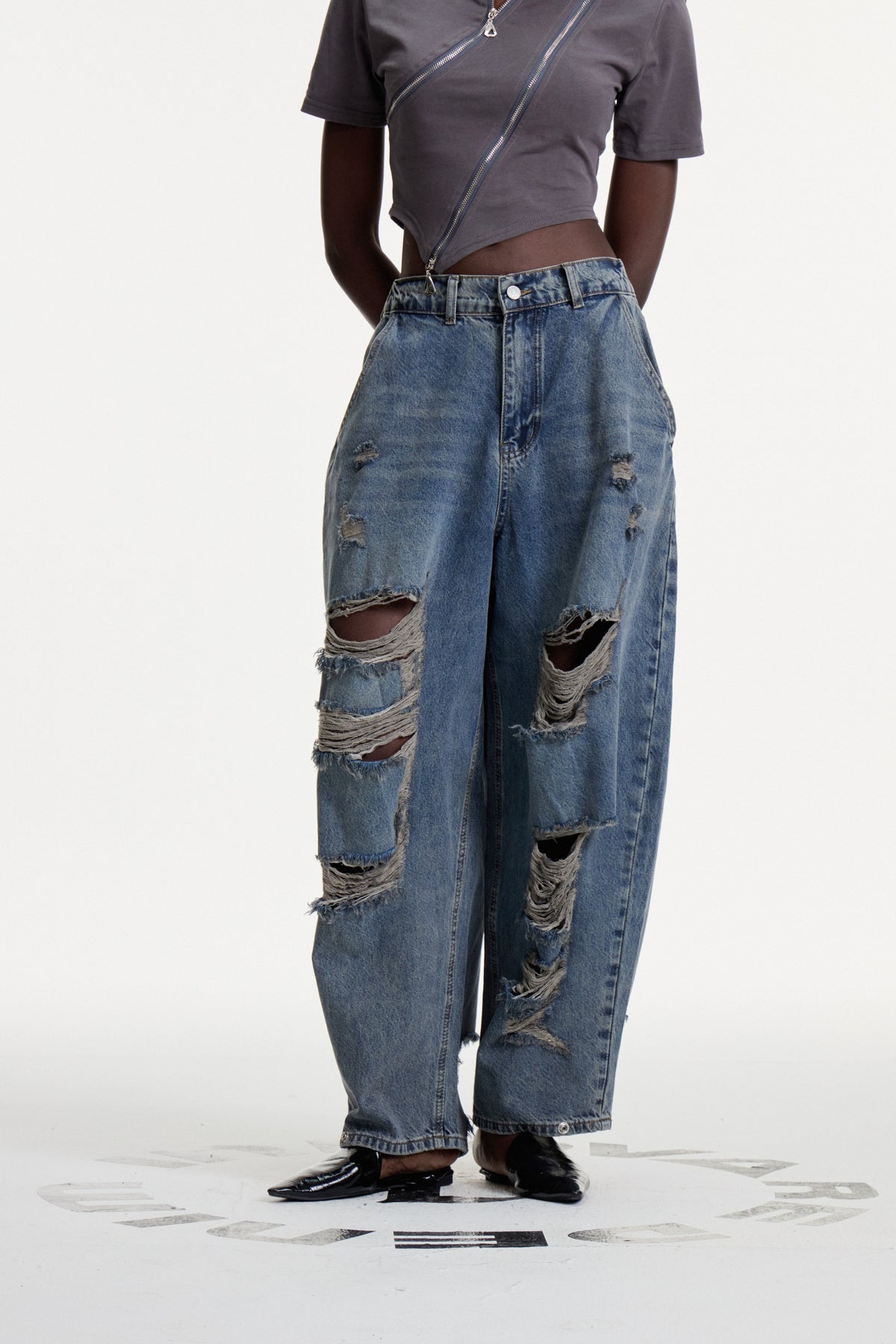 Colten Yırtık Cutout Detaylı Jean Pantolon