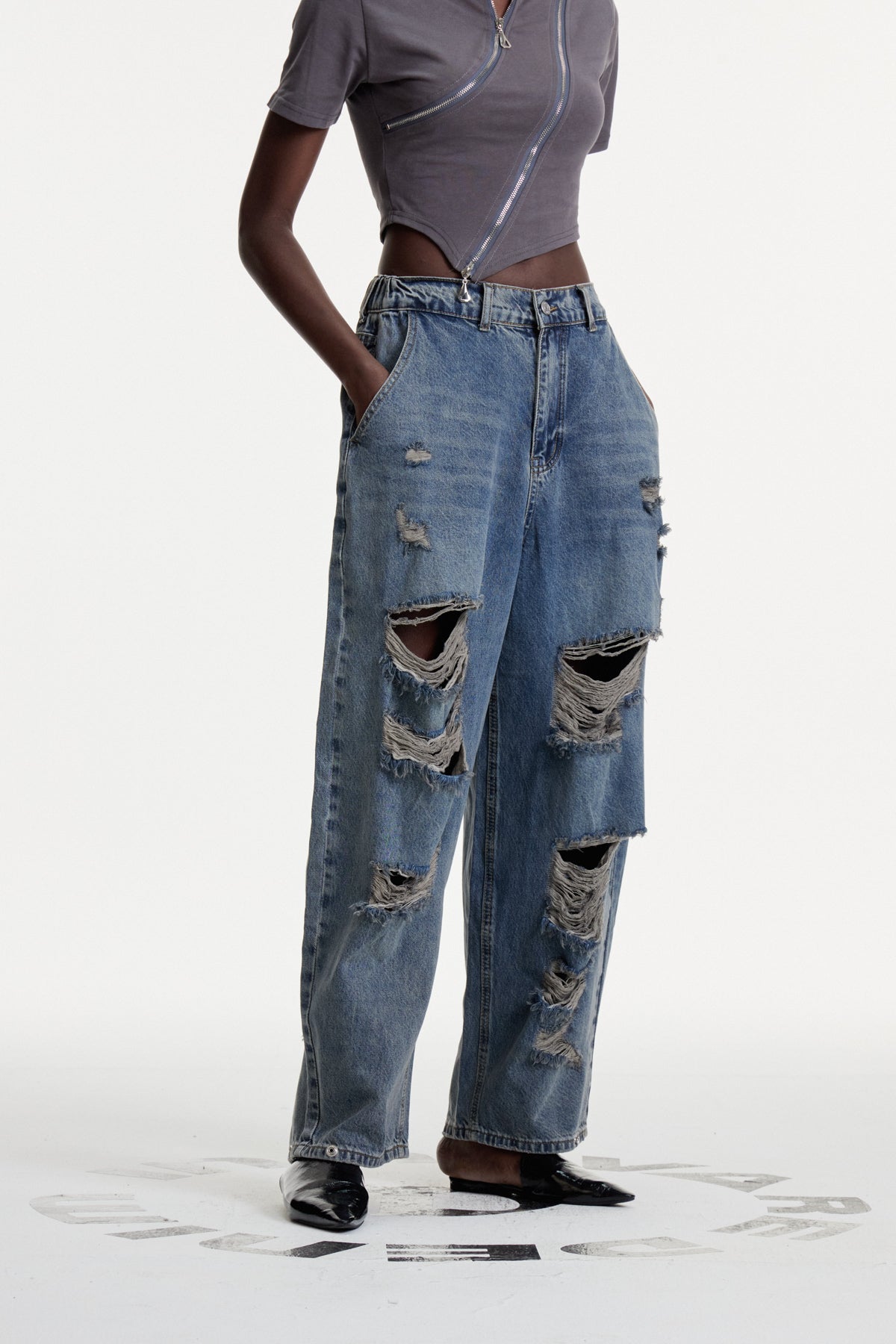 Colten Yırtık Cutout Detaylı Jean Pantolon