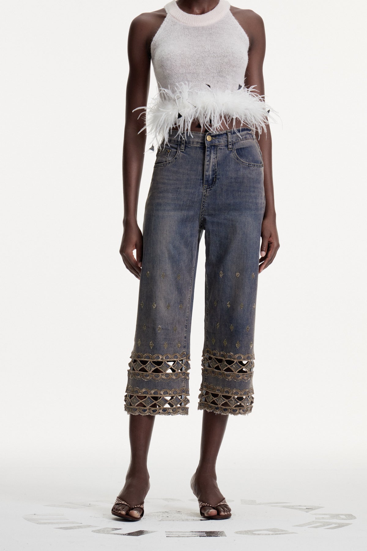 Dalisay Cutout ve Yapay Elmas Detaylı Jean Pantolon