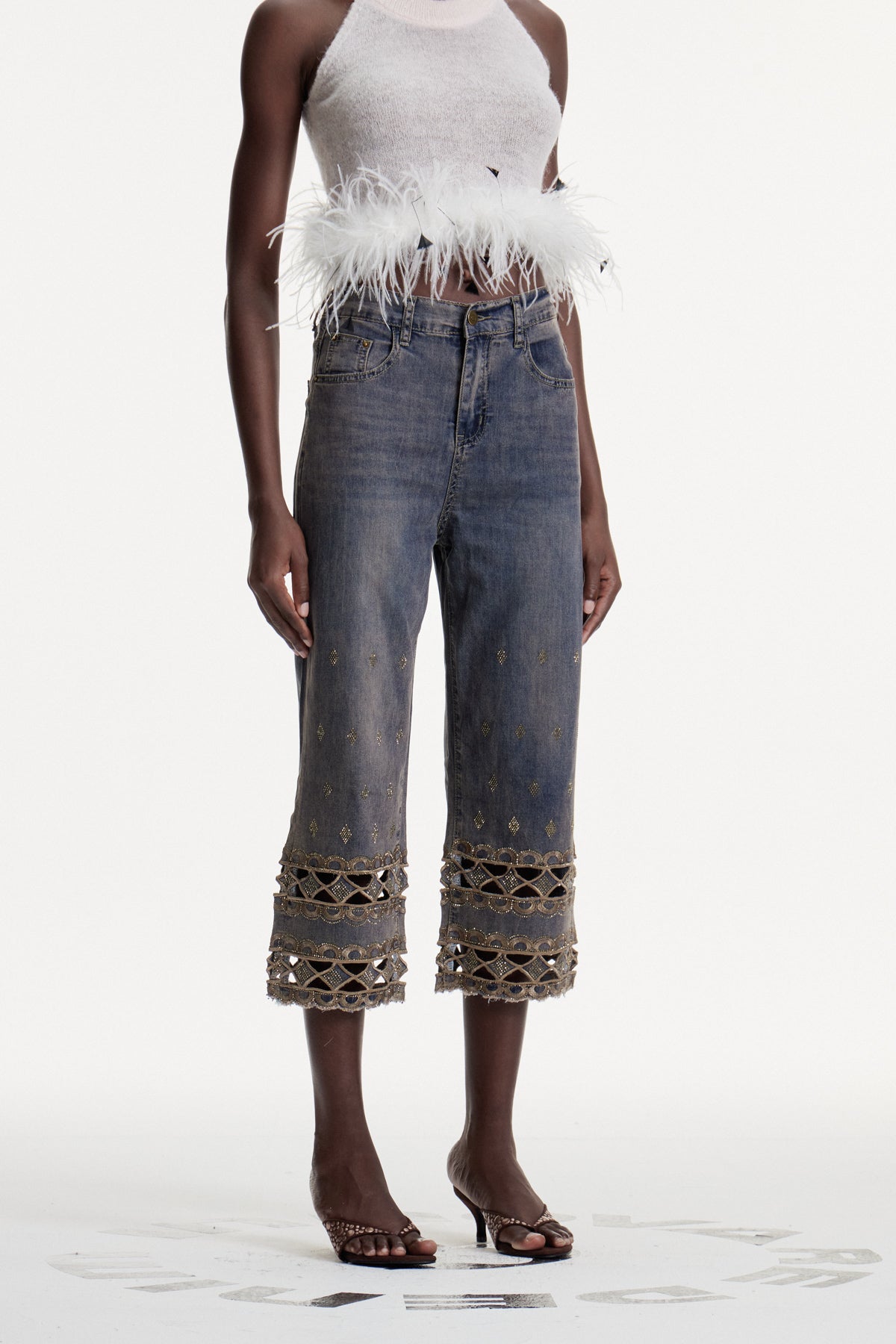 Dalisay Cutout ve Yapay Elmas Detaylı Jean Pantolon