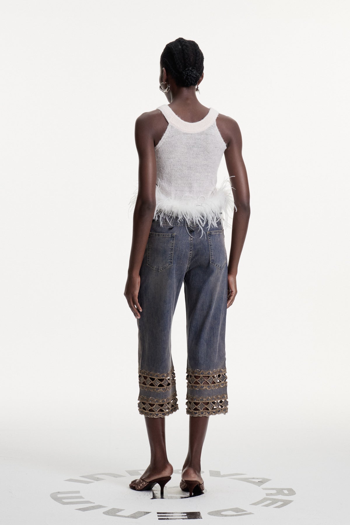 Dalisay Cutout ve Yapay Elmas Detaylı Jean Pantolon