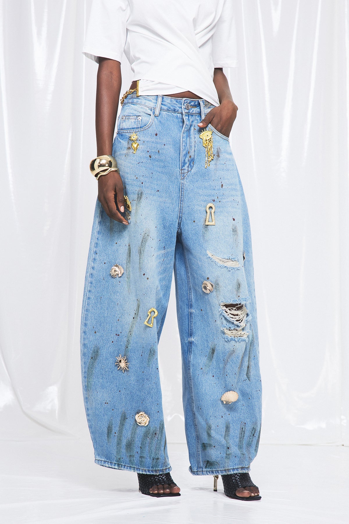 Frigyes Süslemeli Yırtık Baggy Jean Pantolon