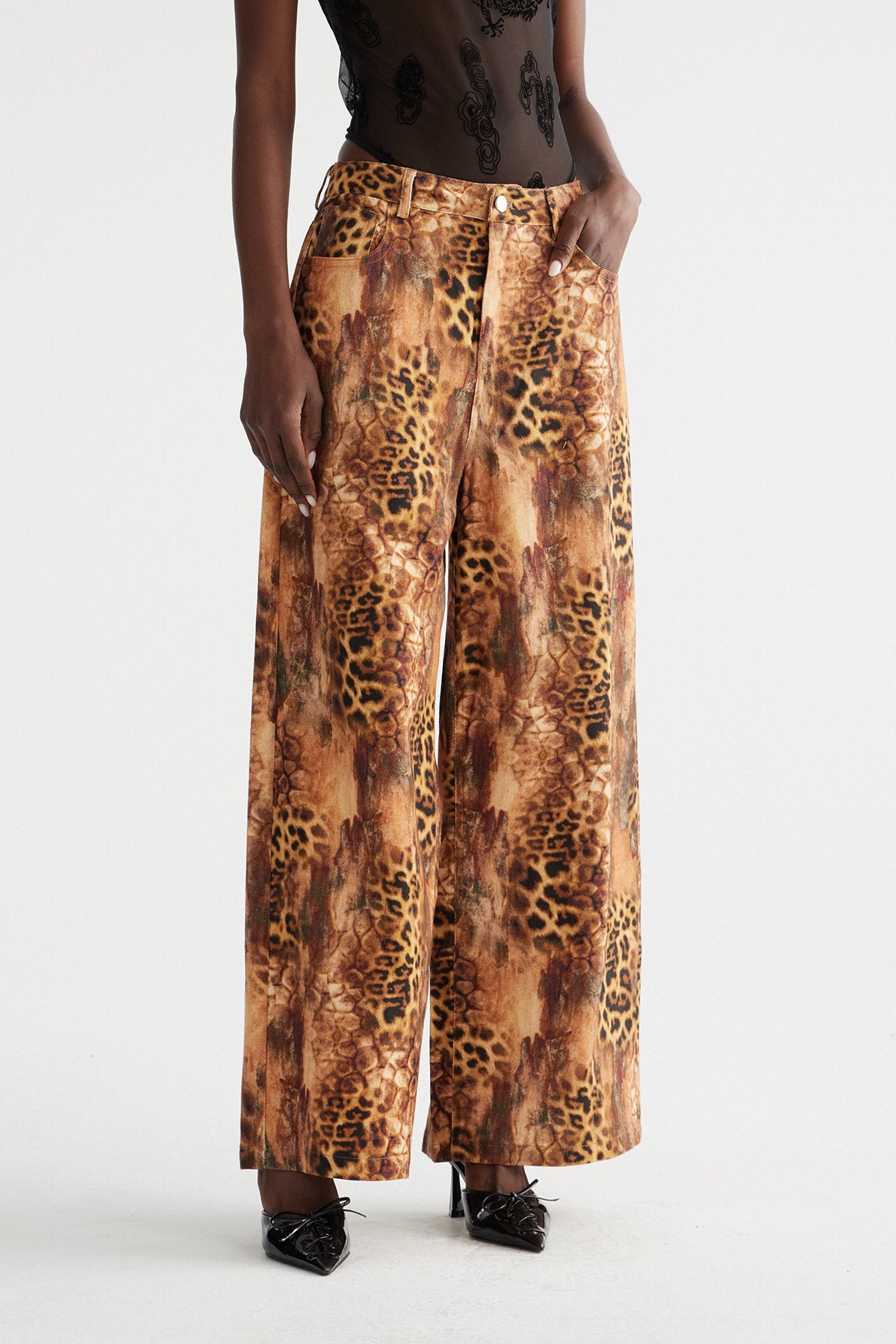 Ine Leopar Desenli Geniş Paça Jean Pantolon